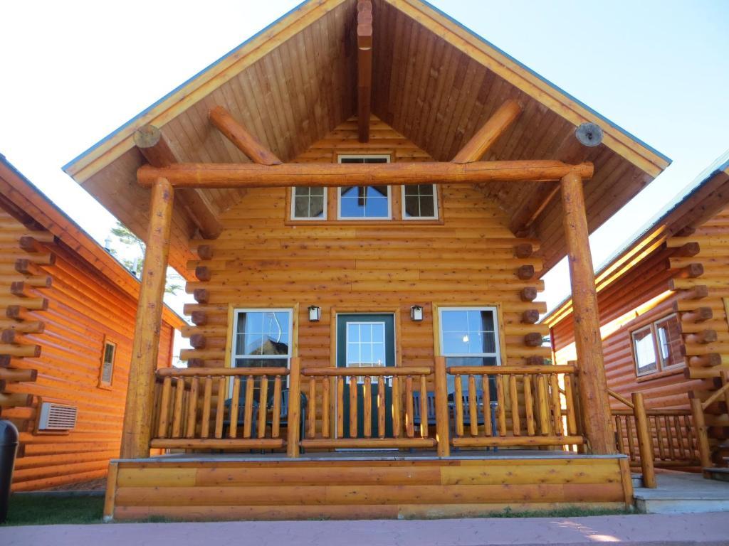 Cabins Of Mackinac & Lodge Mackinaw City Exterior photo