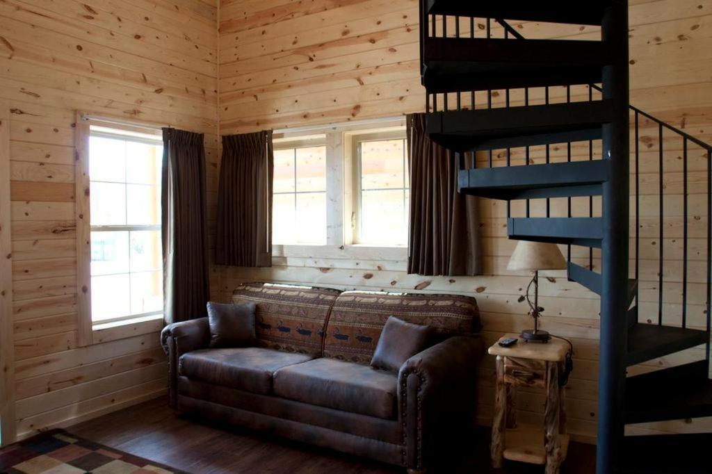 Cabins Of Mackinac & Lodge Mackinaw City Exterior photo